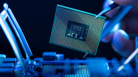 Engineer inspecting cpu iStock-2062540924.jpg 2